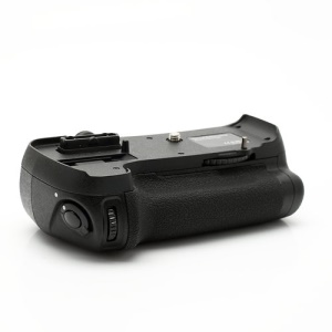 MB-D14 Vertical Battery Grip Holder for Nikon D600 SLR Digital Camera (Retail Package)