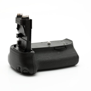 Digital SLR Camera BG-E9 Battery Grip for Canon EOS 60D (Retail Package)