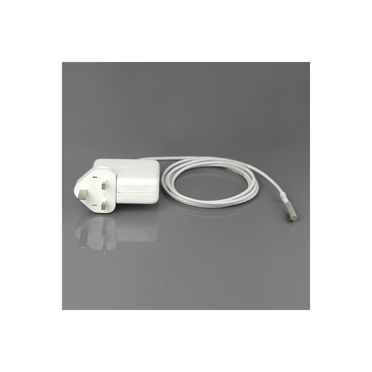 Apple 60W MagSafe AC Power Adapter for MacBook / 13-inch MacBook Pro - UK Plug