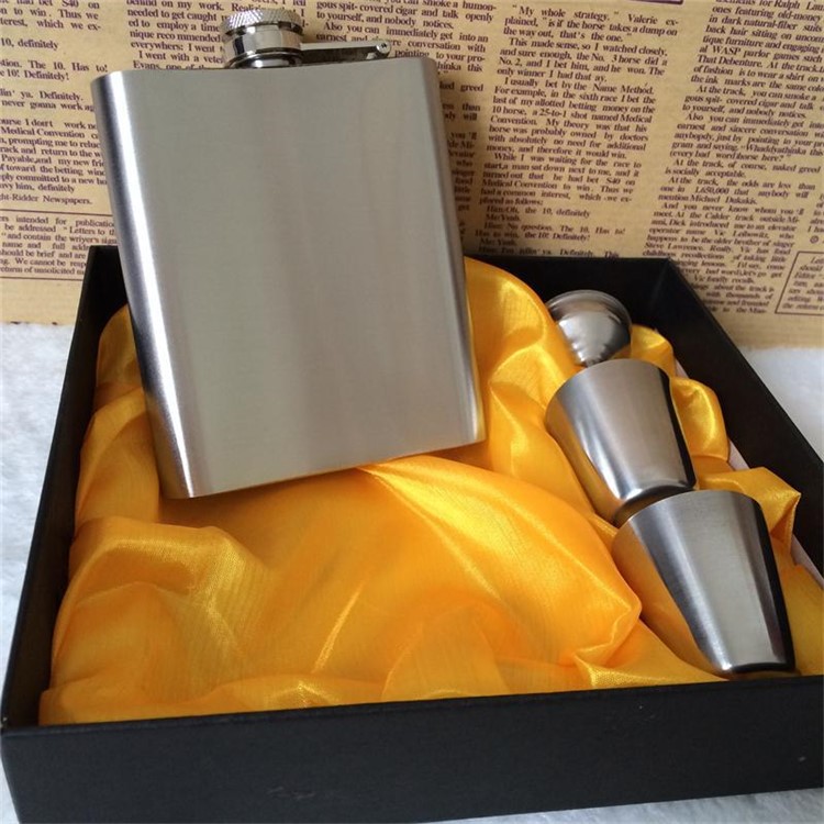 Delicate Engraved Pattern Hip Flask Stainless Steel 7oz Flasks for Liquor Gift Set with Bonus Funnel & Shot Glasses-1