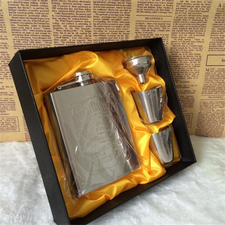Delicate Engraved Pattern Hip Flask Stainless Steel 7oz Flasks for Liquor Gift Set with Bonus Funnel & Shot Glasses-10