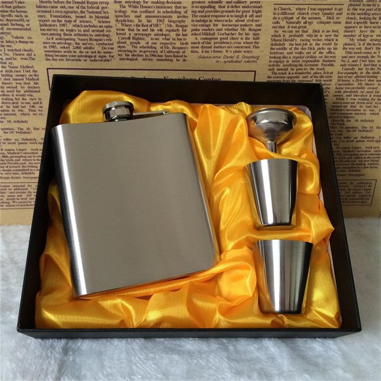 Delicate Engraved Pattern Hip Flask Stainless Steel 7oz Flasks for Liquor Gift Set with Bonus Funnel & Shot Glasses-4