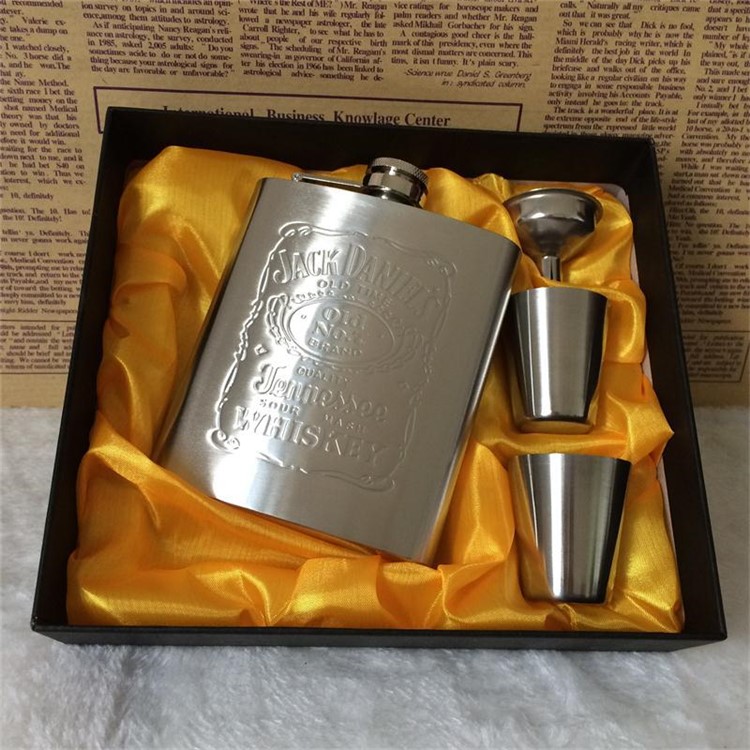 Delicate Engraved Pattern Hip Flask Stainless Steel 7oz Flasks for Liquor Gift Set with Bonus Funnel & Shot Glasses-8