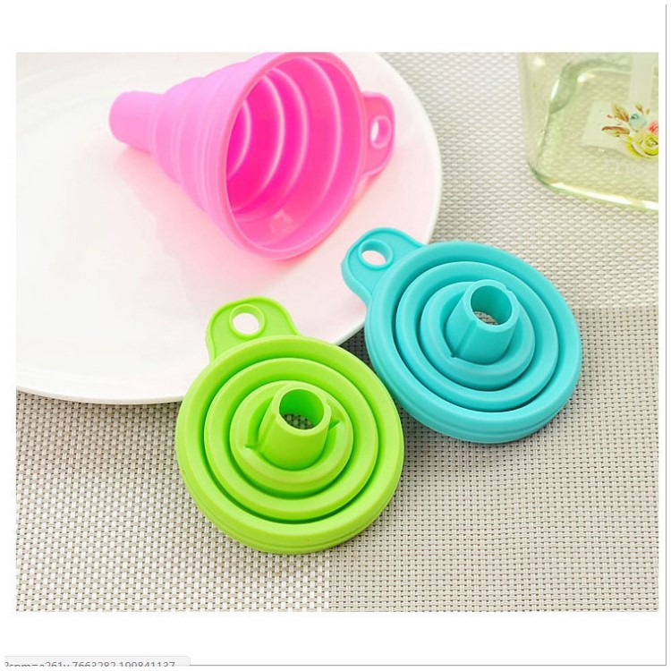 Silicone Foldable Liquid Funnel Portable Oil Honey Funnel Kitchen Mini Tool - Green-3