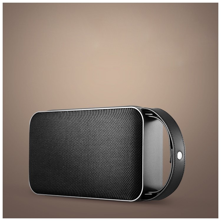 JOYROOM M10 Portable 8800mAh Power Bank Wireless Bluetooth Speaker Support Hands-free Call/TF Card/AUX-in-2