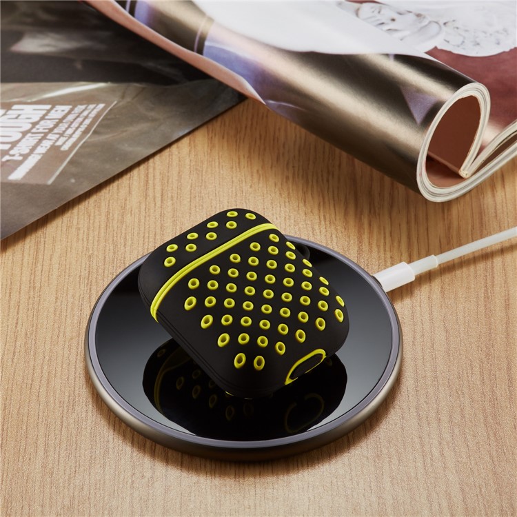 Two-tone Silicone Case with Carabiner for AirPods with Charging Case (2019)/(2016)/Wireless Charging Case (2019) - Black / Yellow-9