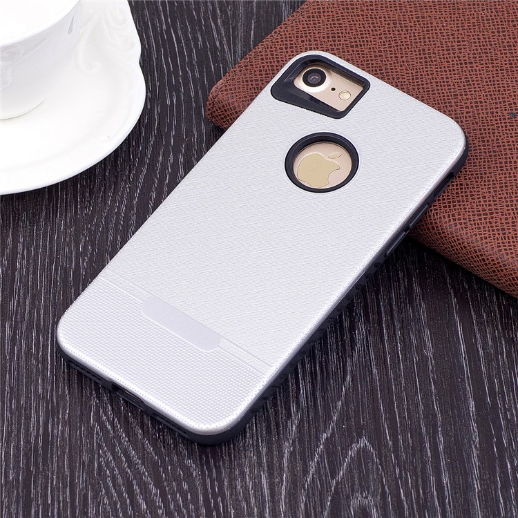 

Cloth Texture Rubberized PC + TPU Hybrid Cover for iPhone 8/7 4.7 inch - Silver