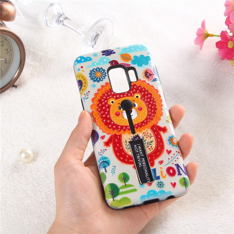 Embossment Cartoon Pattern TPU + PC Hybrid Cell Phone Shell with Kickstand for Samsung Galaxy S9 SM-G960 - Lion-3