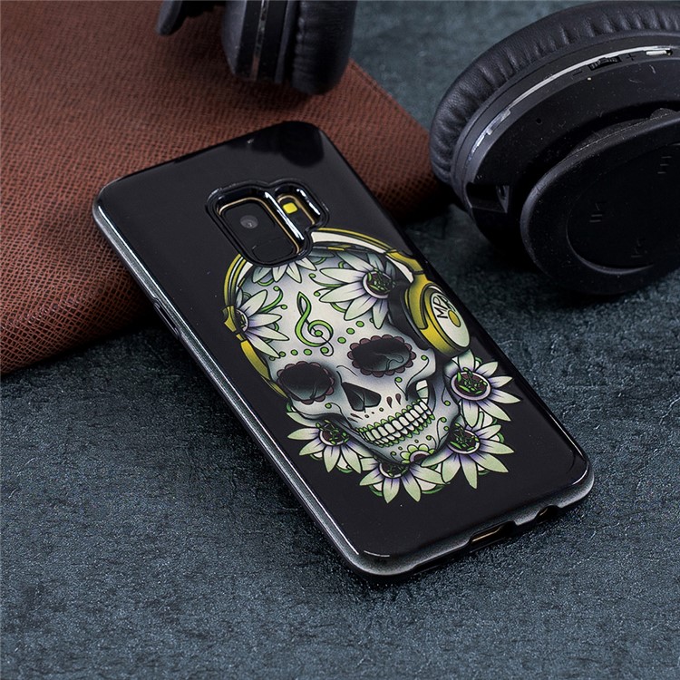 Rubberized Embossed Pattern PC TPU Hybrid Cellphone Cover for Samsung Galaxy S9 SM-G960 - Skull-4