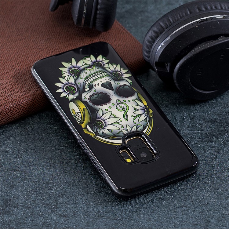 Rubberized Embossed Pattern PC TPU Hybrid Cellphone Cover for Samsung Galaxy S9 SM-G960 - Skull-5