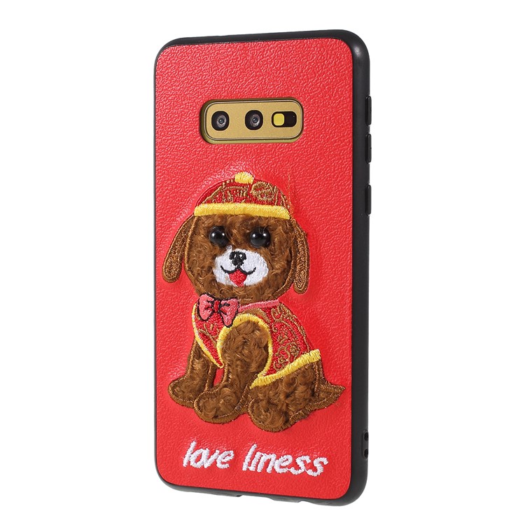 Embroidery Pattern TPU+PU Leather Coated Phone Case for Samsung Galaxy S10e - Red/Dog Wearing Hat-6
