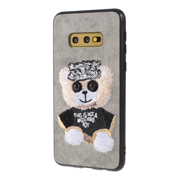 Embroidery Pattern TPU+PU Leather Coated Phone Case for Samsung Galaxy S10e - Grey / Bear Pattern-4