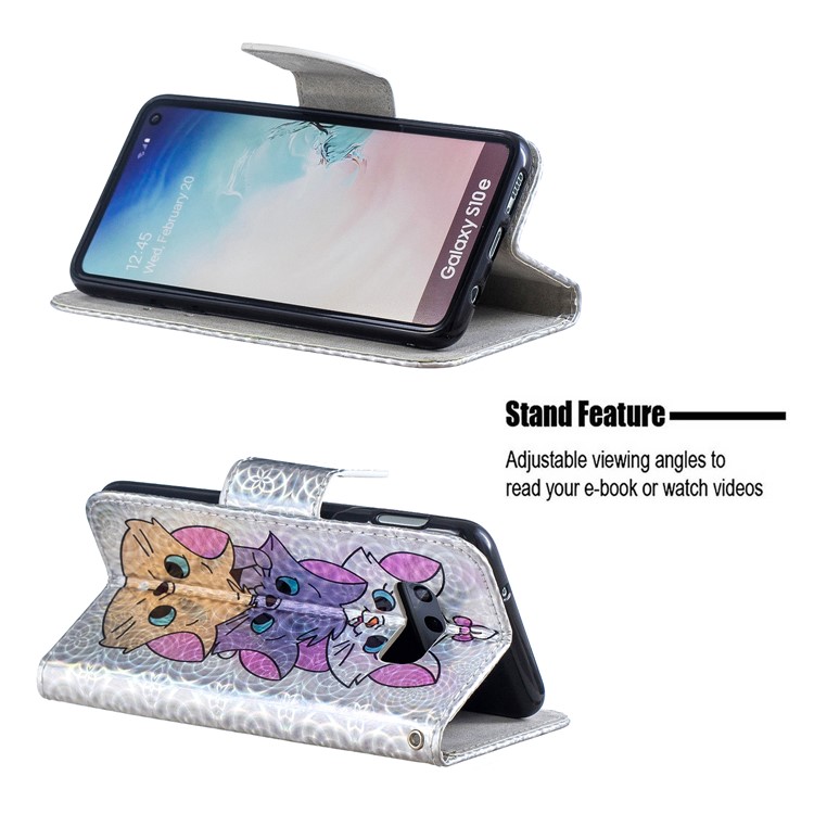 Dazzling Laser Carving Pattern Printing Wallet Stand Leather Phone Case with Strap for Samsung Galaxy S10e - Three Cute Cats-5