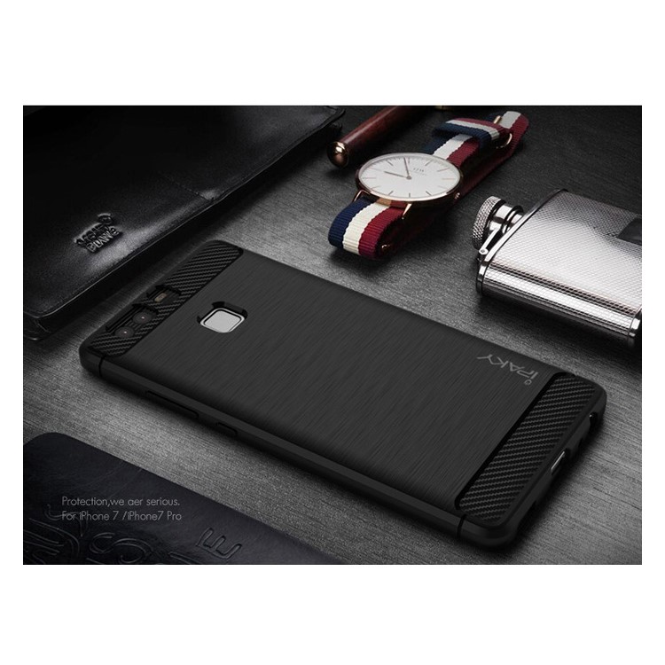 IPAKY TPU trasero cepillado para el caso de Huawei P9 con fibra de carbono decorado - Negro-1