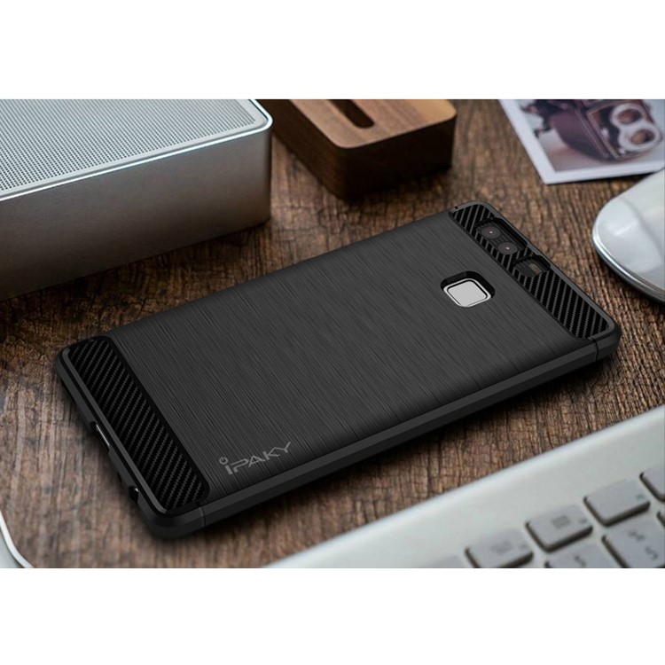 IPAKY TPU trasero cepillado para el caso de Huawei P9 con fibra de carbono decorado - Negro-2