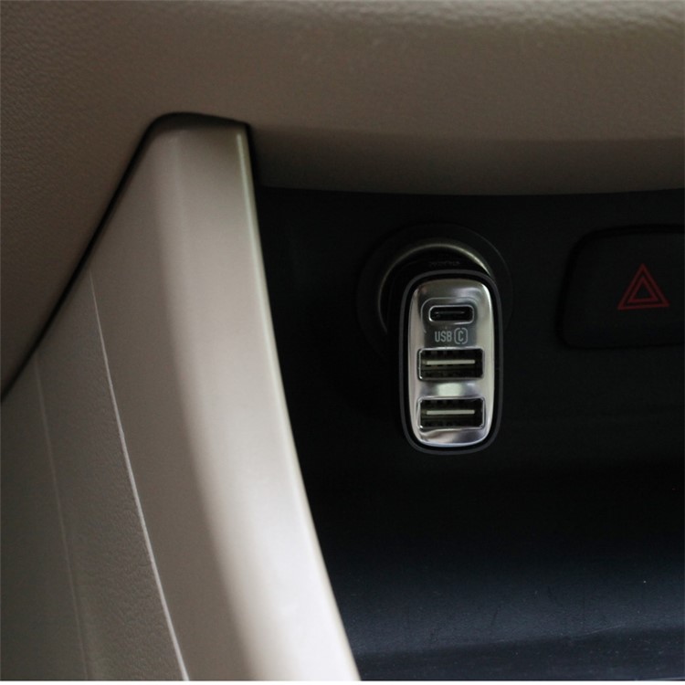 MOMAX 5.4A 3-Port USB Car Charger with Type-C & AutoMax (CE/FCC) - Black-10