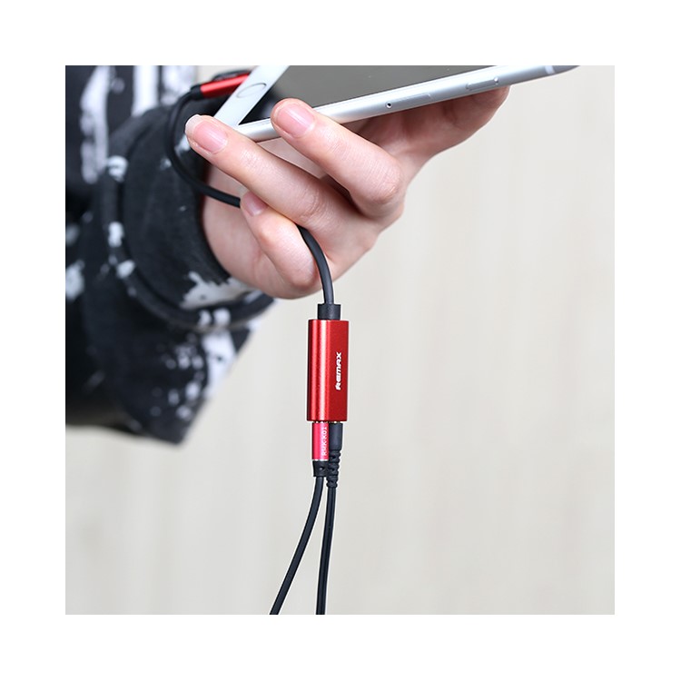 REMAX RMK-K01 Handheld Karaoke Microphone for Song-singing APPs - Red-6