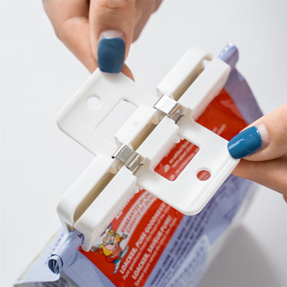 YM-6033 200Pcs Small Size Snack Package Bag Clips Food Packaging Bag ABS Clamps Sealing Tool with Hanging Hole-3