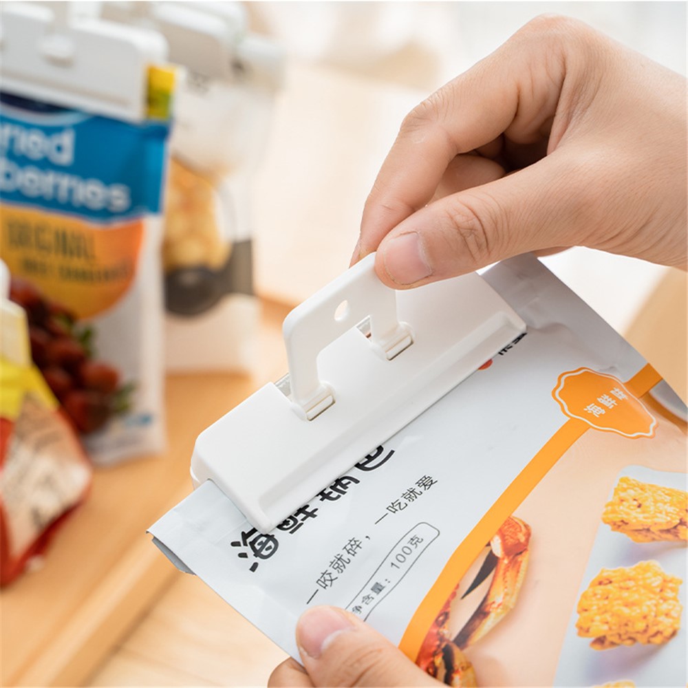 YM-6033 200Pcs Small Size Snack Package Bag Clips Food Packaging Bag ABS Clamps Sealing Tool with Hanging Hole-4