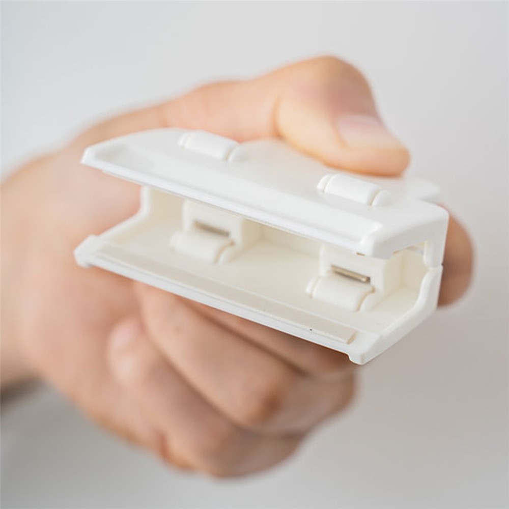 YM-6033 200Pcs Small Size Snack Package Bag Clips Food Packaging Bag ABS Clamps Sealing Tool with Hanging Hole-5