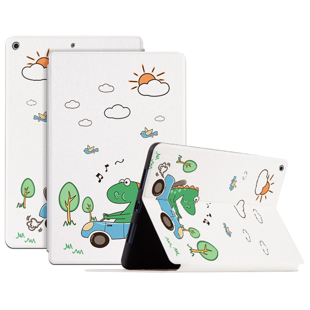 For iPad 10.2 (2021)/(2019)/(2020) Protective Case Cartoon Pattern Printing PU Leather Cover Auto Wake/Sleep Tablet Case with Stand - Driving Dinosaur