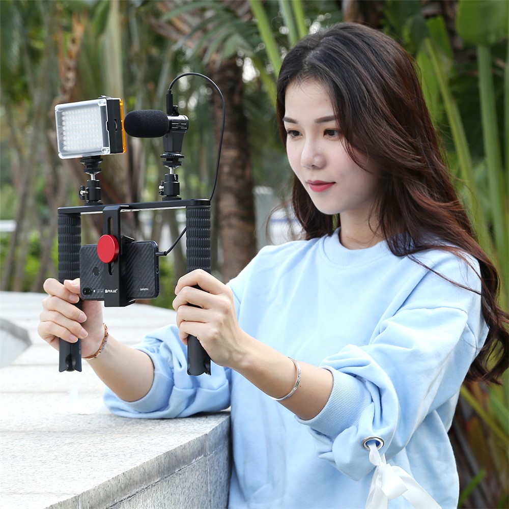 PULUZ PKT3024 4 in 1 Live Broadcast LED Selfie Light Smartphone Video Rig Handle Stabilizer Bracket Kits Microphone Tripod-14