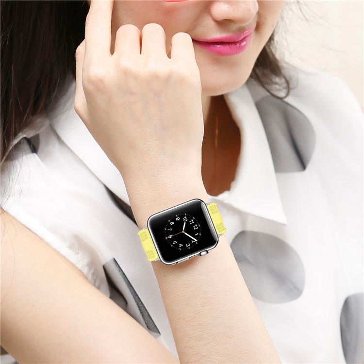 Adjustable Soft Silicon Watch Band Strap for Apple Watch Series 4 44mm, Series 3 / 2 / 1 42mm - Yellow-5