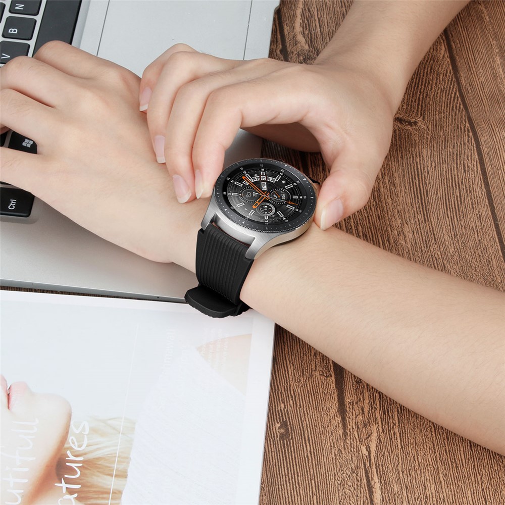 Vertical Stripe Texture Silicone Wrist Strap for Samsung Galaxy Watch 46mm - Black-6