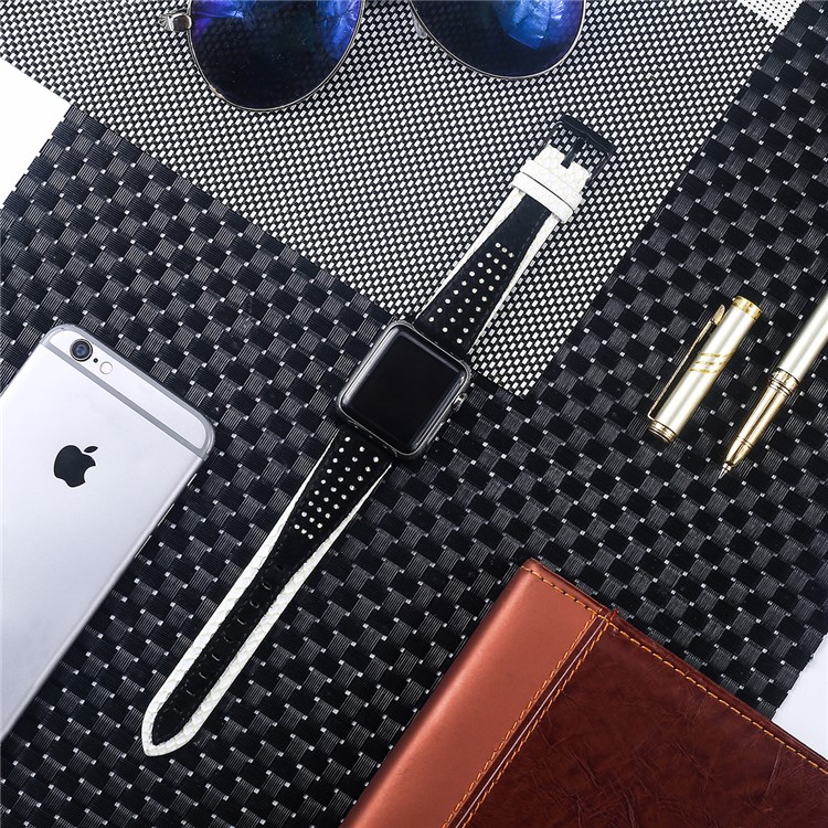 Bi-color Top Layer Cowhide Leather Watch Band Strap for Apple Watch Series 4 44mm / Seires 3/2/1 42mm - White / Black-4