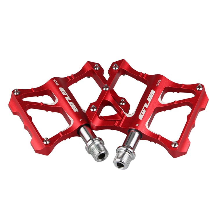 one mountain bike pedals