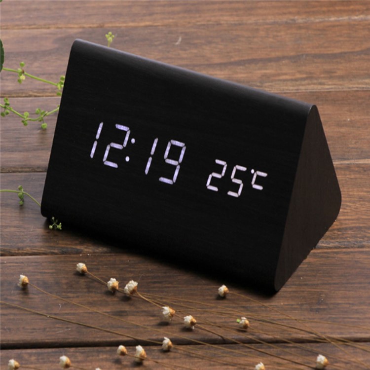 Dreieck LED Voice Control Wooden Wecker Digitalanzeige GG1207 - Schwarz-3