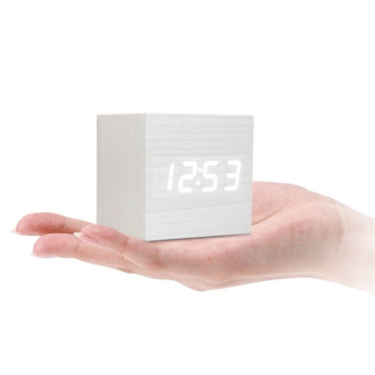 Cuadrado forma de control de sonido de madera reloj despertador digital LED GG507-3
