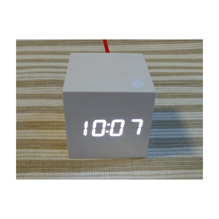 Cuadrado forma de control de sonido de madera reloj despertador digital LED GG507-5