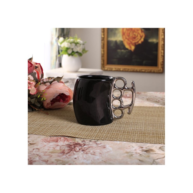 Kreativer Keramik-Boxbecher Mit Vier-Finger-Halter - Schwarz + Silberne Farbe-1