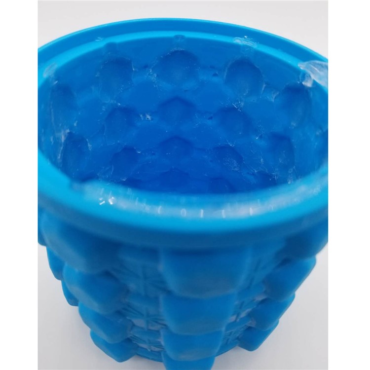 Soft Silicone Ice Cube Maker Ice Genie Space Saving Drink Holder Ice Bottle - Blue / Size: L-10