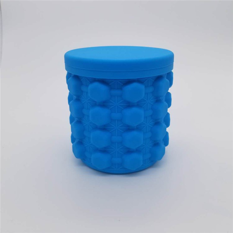 Soft Silicone Ice Cube Maker Ice Genie Space Saving Drink Holder Ice Bottle - Blue / Size: L-4
