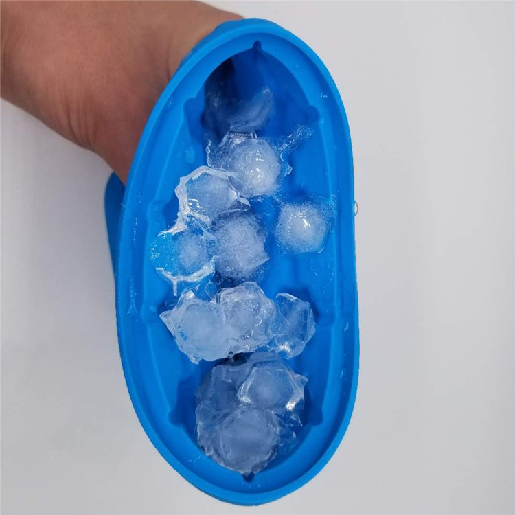 Soft Silicone Ice Cube Maker Ice Genie Space Saving Drink Holder Ice Bottle - Blue / Size: L-5