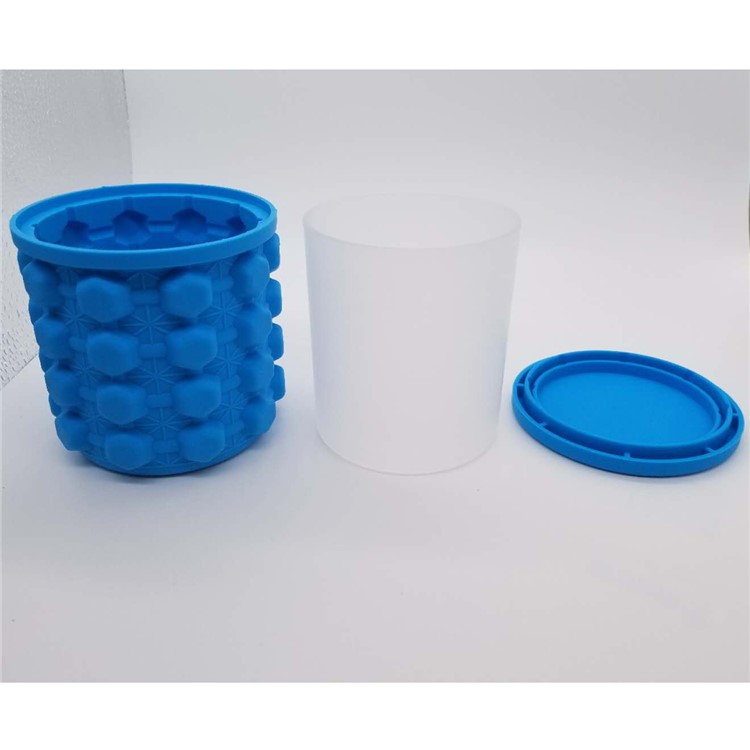 Soft Silicone Ice Cube Maker Ice Genie Space Saving Drink Holder Ice Bottle - Blue / Size: L-8