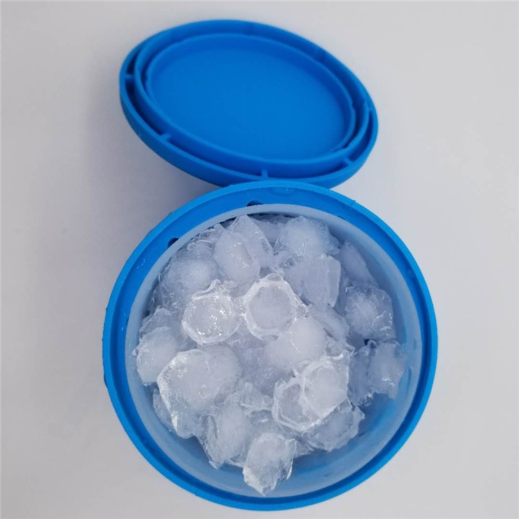Soft Silicone Ice Cube Maker Ice Genie Space Saving Drink Holder Ice Bottle - Blue / Size: L-9