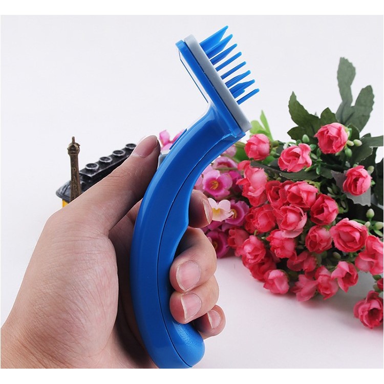 Soft Comfortable Plastic Brush for Pets - L-3