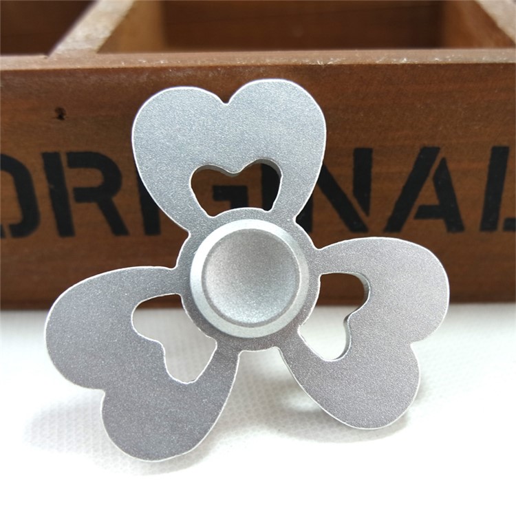 Heart Pattern Aluminum Alloy Tri-Spinner Fidget Hand Spinner EDC Toy for ADHD Anxiety and Boredom - Silver Color-1