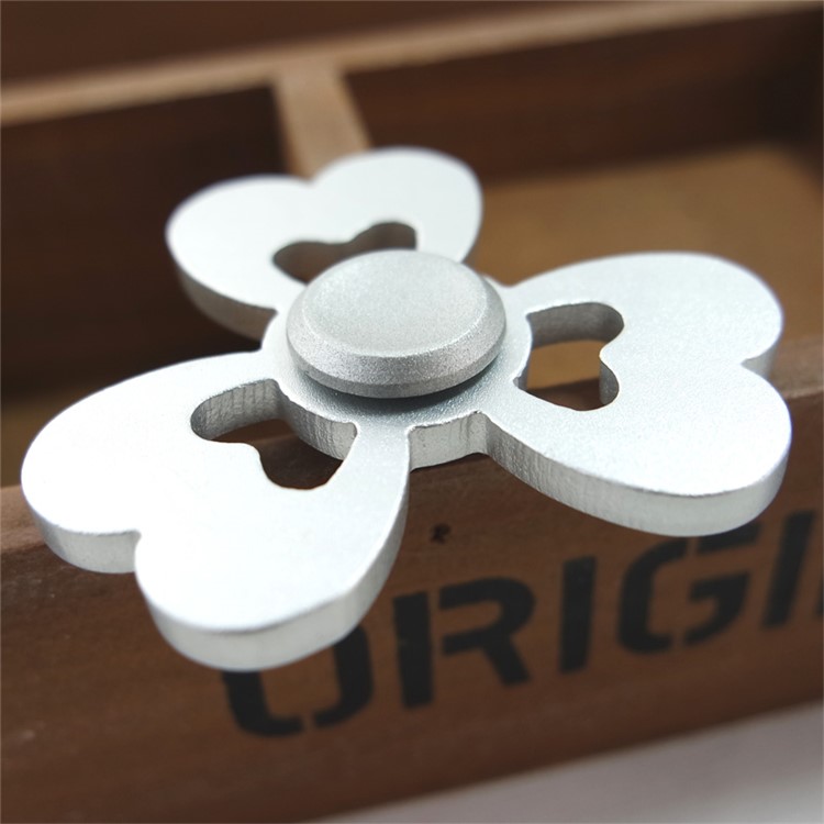 Heart Pattern Aluminum Alloy Tri-Spinner Fidget Hand Spinner EDC Toy for ADHD Anxiety and Boredom - Silver Color-3
