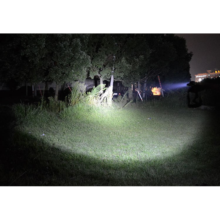 Faro Al Aire Libre Brillante 1600LM 20W CREE LED Con 2 Baterías Y Cargador De Pared - Enchufe De La UE-4