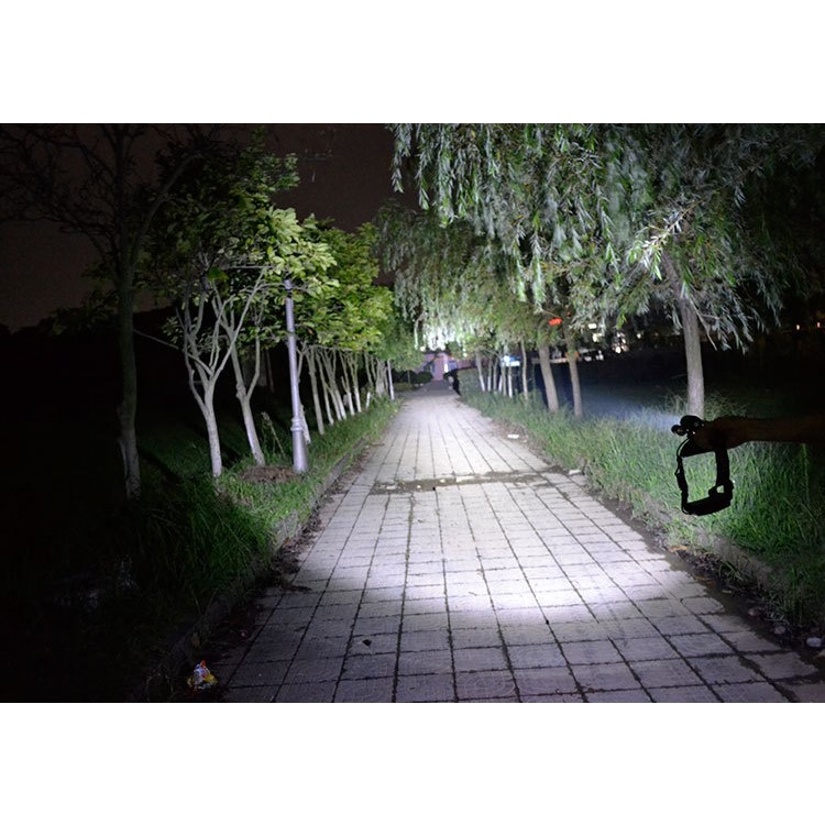 Faro Al Aire Libre Brillante 1600LM 20W CREE LED Con 2 Baterías Y Cargador De Pared - Enchufe De La UE-6