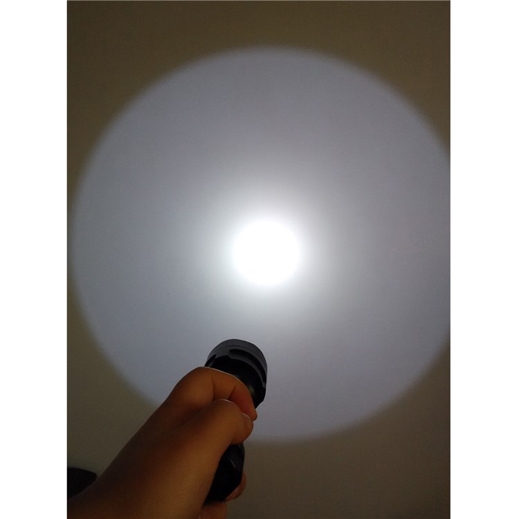 YK6202 Aluminum Alloy Waterproof Cree XP-E R2 Rechargeable LED Flashlight-8