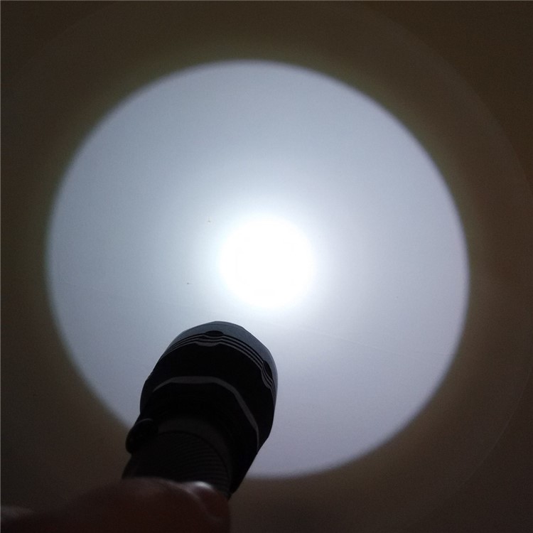 YK6201 Aluminum Alloy Portable Rechargeable Indoor Outdoor LED Flashlight 3-Mode - US Plug-10