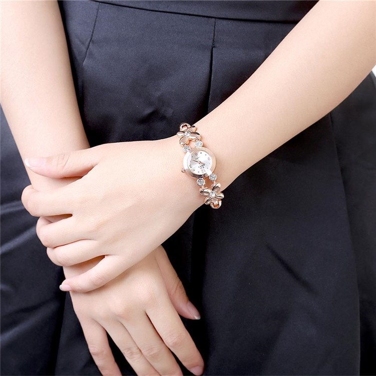 Fashion Collocation Flower Alloy Quartz Wrist Watch for Women-3
