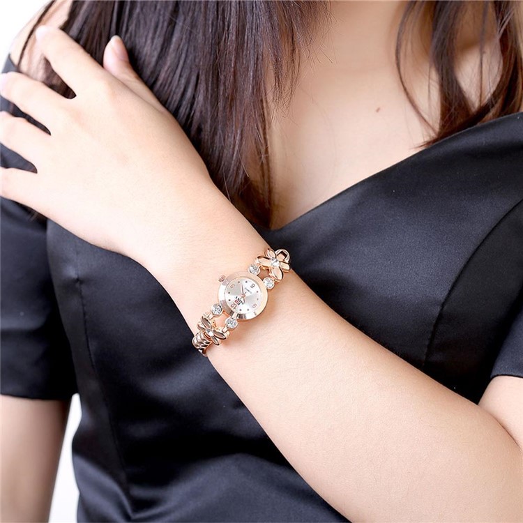 Fashion Collocation Flower Alloy Quartz Wrist Watch for Women-4
