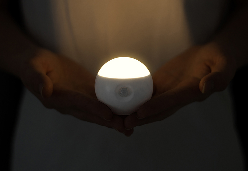 Luz Del Sensor LED Lámpara Creativa de Inducción Luz Nocturna - Blanco/nuez