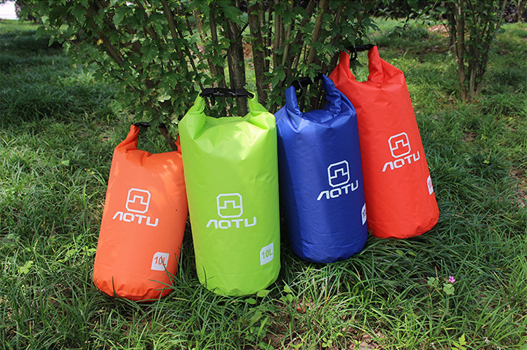 AOTU AT6613 Forma de Cubo de 10L Bolsa de Natación Impermeable al Aire Libre - Rojo